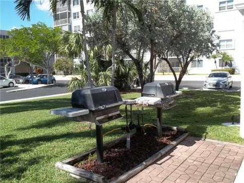 3040 NE 16th Avenue Oakland Park FL 33334