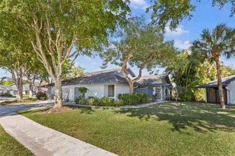 5051 Pine Drive Boynton Beach FL 33437