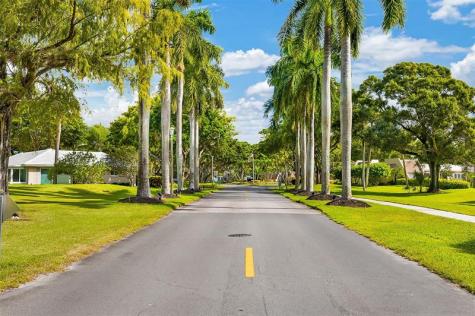3611 Oaks Clubhouse Drive Pompano Beach FL 33069
