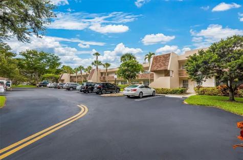 3611 Oaks Clubhouse Drive Pompano Beach FL 33069