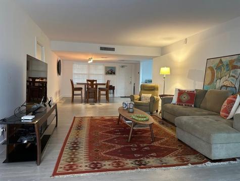 3611 Oaks Clubhouse Drive Pompano Beach FL 33069