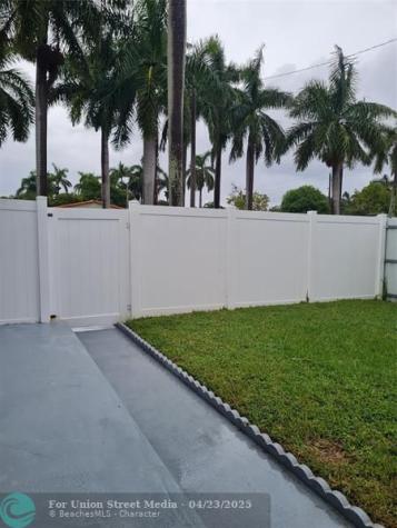906 NE 3 Street Hallandale Beach FL 33009