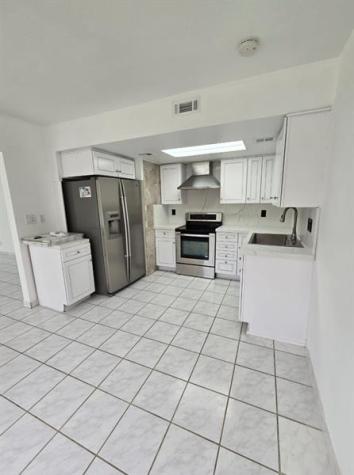 31 SW 10th Street Dania Beach FL 33004