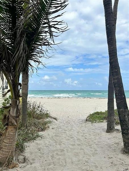 347 Elm Street Hollywood FL 33019