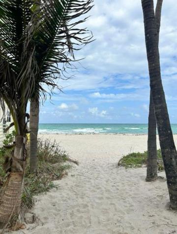 347 Elm Street Hollywood FL 33019
