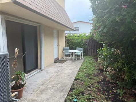 347 Elm Street Hollywood FL 33019