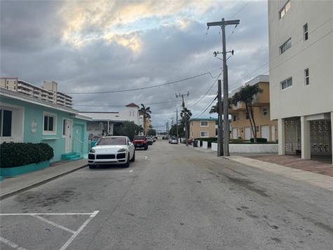 323 Monroe Street Hollywood FL 33019