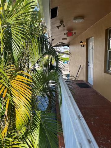 2016 NE 17th Court Fort Lauderdale FL 33305