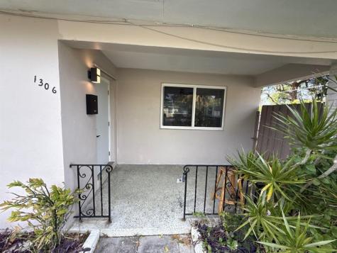 1306 SW 2nd Avenue Dania Beach FL 33004