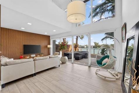 4945 SW 71 Place Miami FL 33155