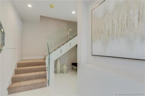 698 NE 43rd Street Oakland Park FL 33334