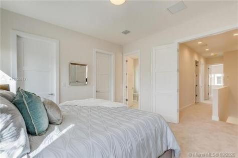 698 NE 43rd Street Oakland Park FL 33334