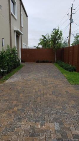 698 NE 43rd Street Oakland Park FL 33334