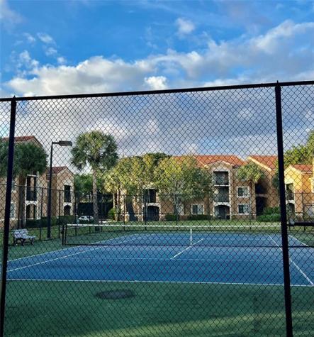 8060 N Nob Hill Road Tamarac FL 33321