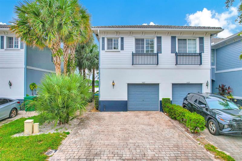 1427 NW 34th Way Fort Lauderdale FL 33311