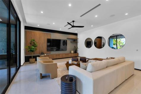 727 NE 17th Way Fort Lauderdale FL 33304