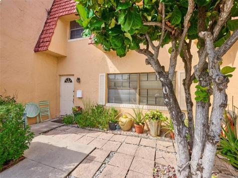 33 SW Spinning Wheel Lane Tamarac FL 33319