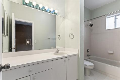 8820 S Isles Circle Tamarac FL 33321