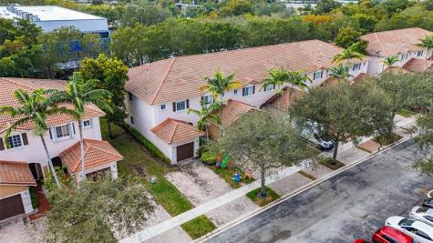 8820 S Isles Circle Tamarac FL 33321