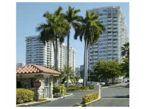 18031 Biscayne Bl Aventura FL 33160