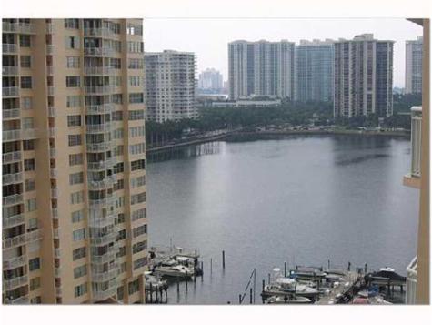18031 Biscayne Bl Aventura FL 33160