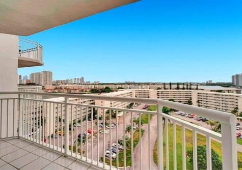 18031 Biscayne Bl Aventura FL 33160