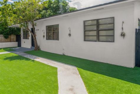 2724 SW 34th Court Miami FL 33133