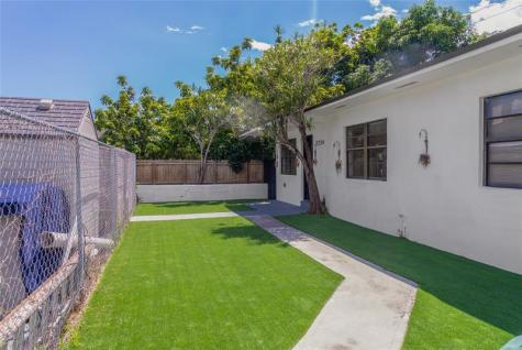 2724 SW 34th Court Miami FL 33133
