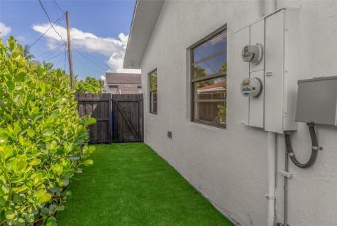 2724 SW 34th Court Miami FL 33133