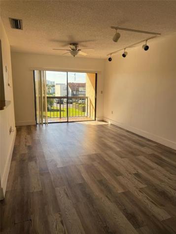 660 W Park Drive Miami FL 33172