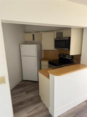 660 W Park Drive Miami FL 33172