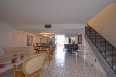 1018 NE 25th Hallandale Beach FL 33009