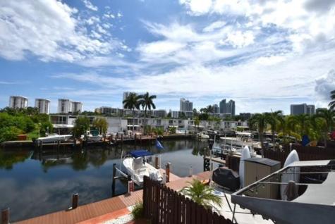 1018 NE 25th Hallandale Beach FL 33009