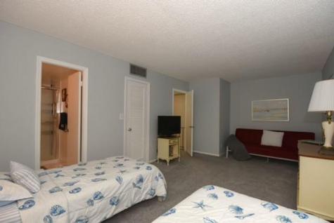 1018 NE 25th Hallandale Beach FL 33009