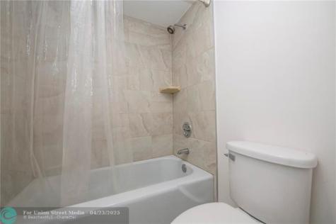 3900 N Hills Drive Hollywood FL 33021