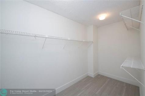 3900 N Hills Drive Hollywood FL 33021