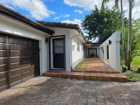 690 NW 68th Avenue Plantation FL 33317