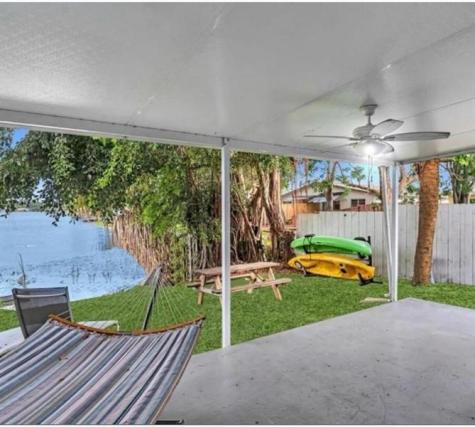 2456 SW 54th Fort Lauderdale FL 33312
