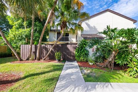 3387 Cocoplum Circle Pompano Beach FL 33063