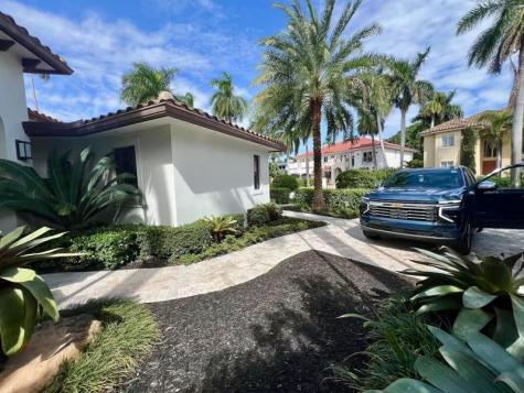 49 Fiesta Way Fort Lauderdale FL 33301