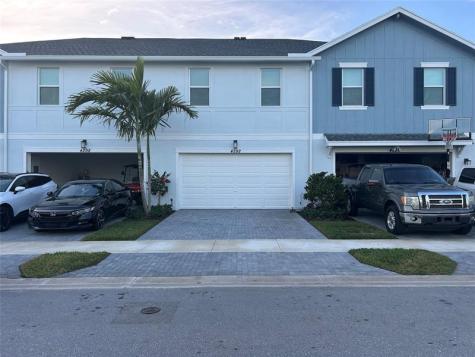 4292 S Longwood Lake Square Westlake FL 33470