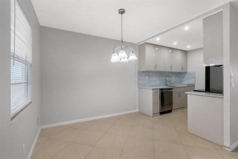 3038 Cornwall B Boca Raton FL 33434