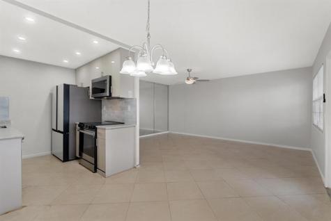 3038 Cornwall B Boca Raton FL 33434