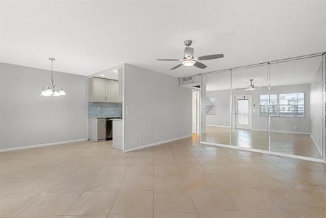 3038 Cornwall B Boca Raton FL 33434