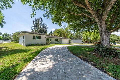 3140 Calle Largo Drive Hollywood FL 33021