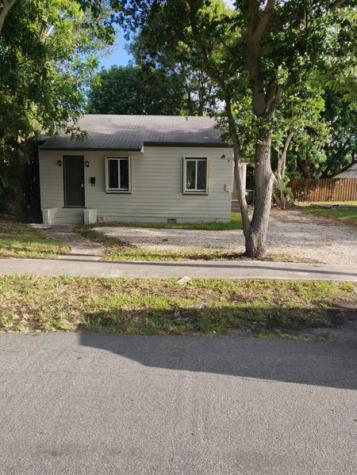 210 SW 7th Street Dania Beach FL 33004