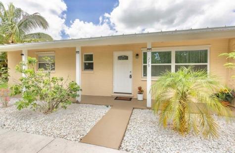 279 Hach Lane (5/3) West Palm Beach FL 33415