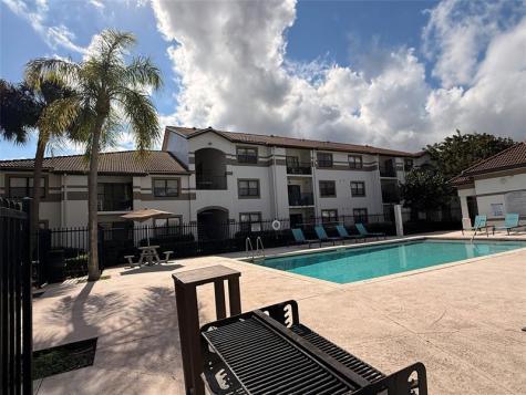 560 S Park Hollywood FL 33021