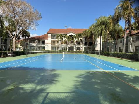 560 S Park Hollywood FL 33021