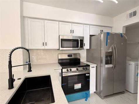 560 S Park Hollywood FL 33021